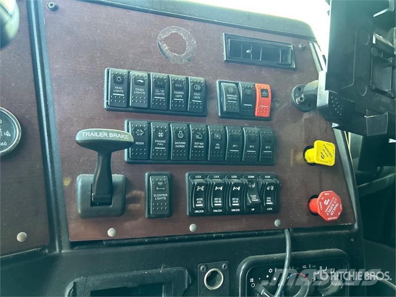 Western Star 5700XE SLP 6x4 T/A Sleeper Truck Tractor (Inoperab Trekkers