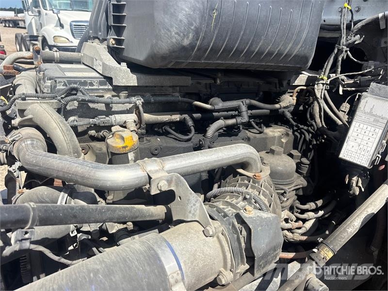 Western Star 5700XE SLP 6x4 T/A Sleeper Truck Tractor (Inoperab Trekkers
