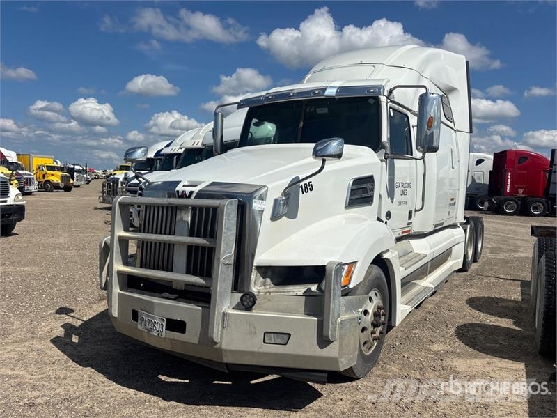 Western Star 5700XE SLP 6x4 T/A Sleeper Truck Tractor (Inoperab Trekkers