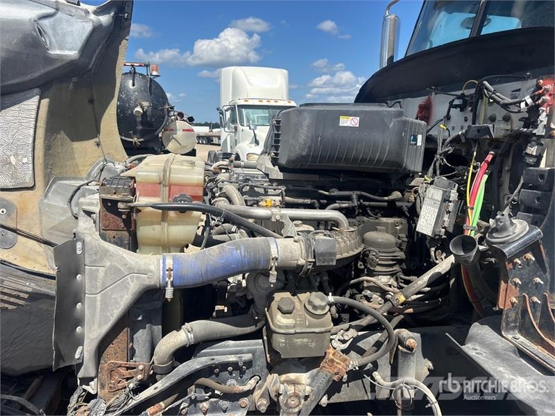 Western Star 5700XE SLP 6x4 T/A Sleeper Truck Tractor (Inoperab Trekkers