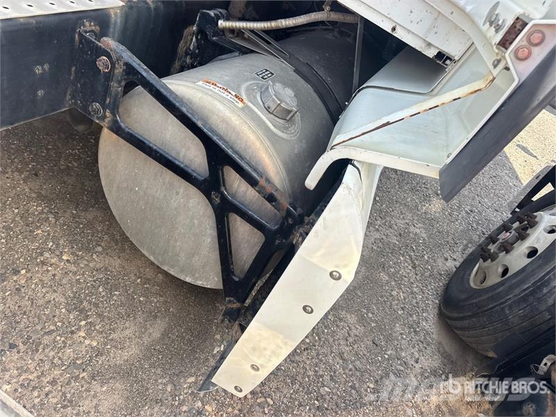 Western Star 5700XE SLP 6x4 T/A Sleeper Truck Tractor (Inoperab Trekkers