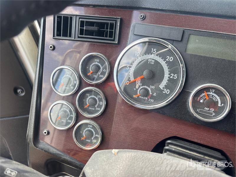 Western Star 5700XE SLP 6x4 T/A Sleeper Truck Tractor (Inoperab Trekkers