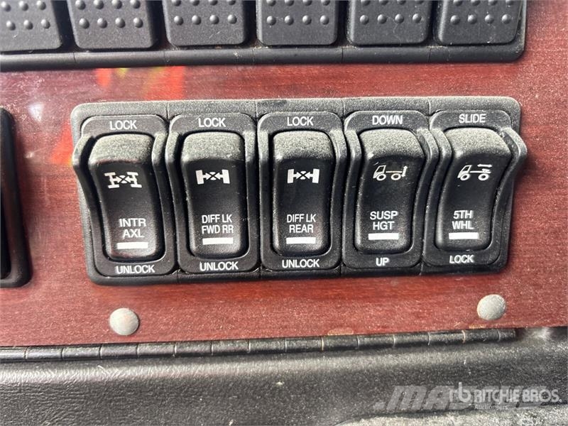 Western Star 5700XE SLP 6x4 T/A Sleeper Truck Tractor (Inoperab Trekkers
