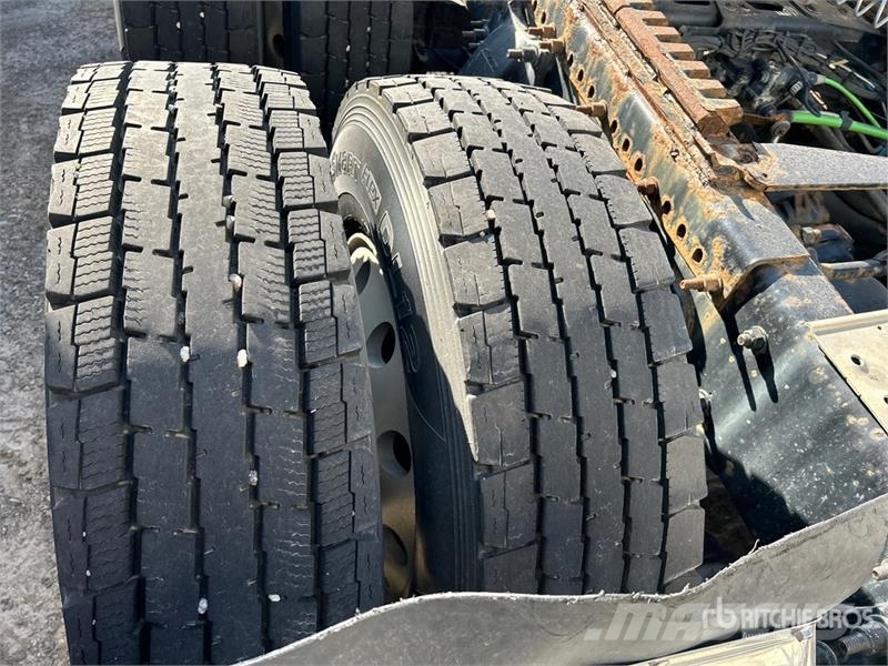 Western Star 5700XE SLP 6x4 T/A Sleeper Truck Tractor (Inoperab Trekkers
