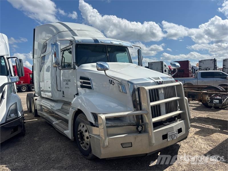 Western Star 5700XE SLP 6x4 T/A Sleeper Truck Tractor (Inoperab Trekkers