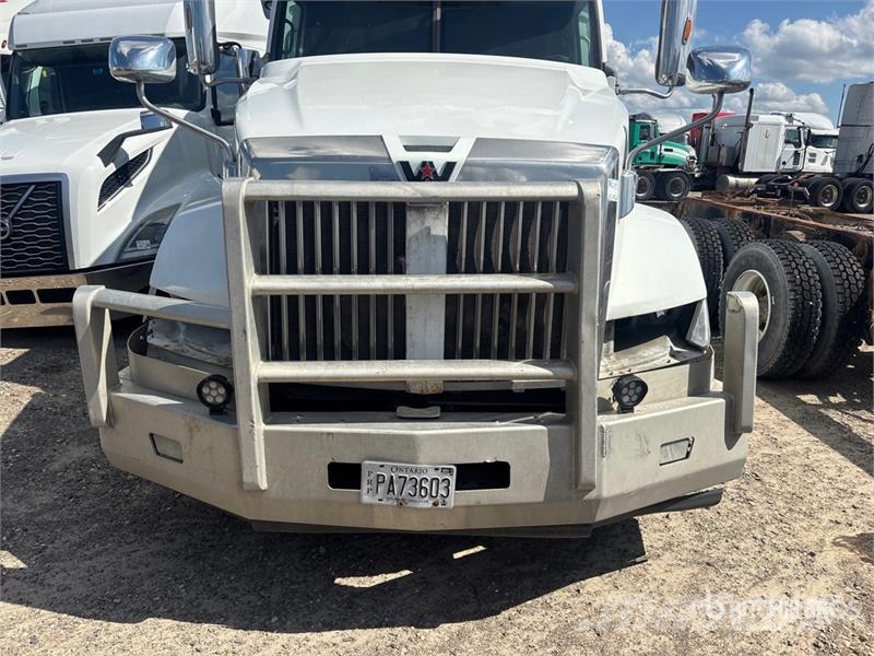 Western Star 5700XE SLP 6x4 T/A Sleeper Truck Tractor (Inoperab Trekkers