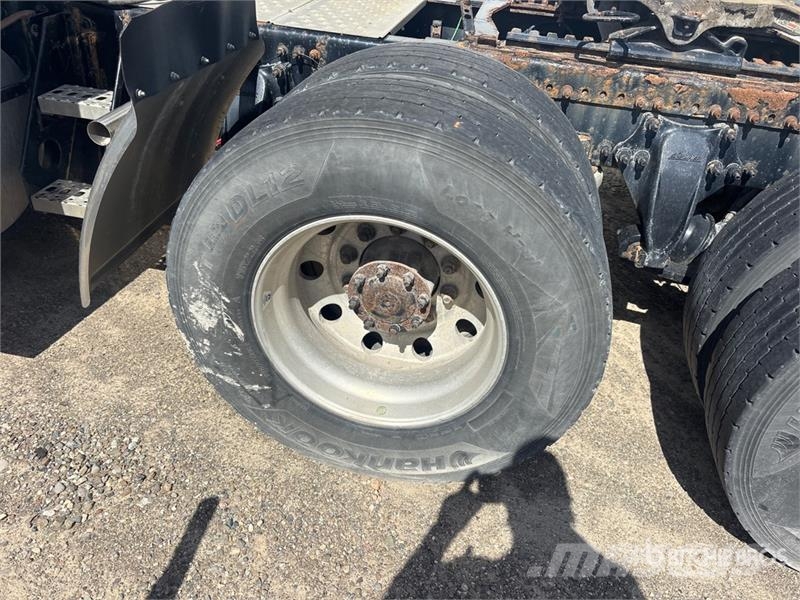 Western Star 5700XE SLP 6x4 T/A Sleeper Truck Tractor (Inoperab Trekkers