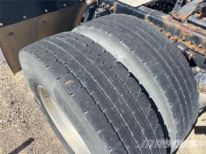 Western Star 5700XE SLP 6x4 T/A Sleeper Truck Tractor (Inoperab Trekkers