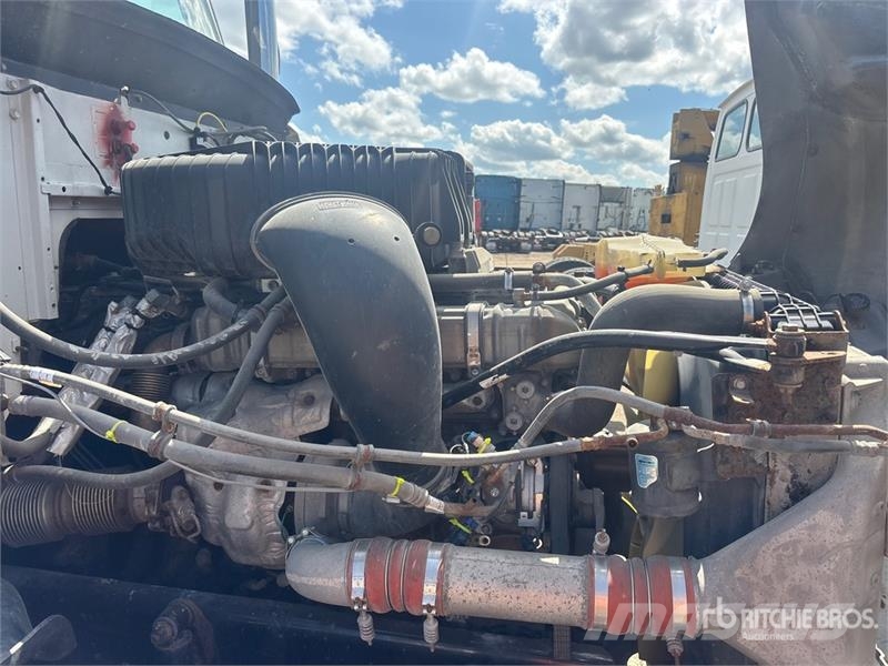 Western Star 5700XE SLP 6x4 T/A Sleeper Truck Tractor (Inoperab Trekkers