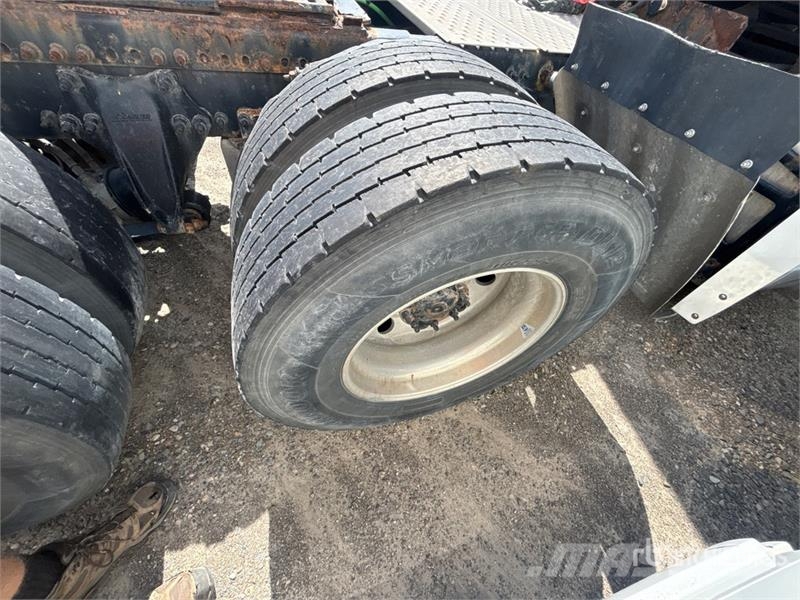 Western Star 5700XE SLP 6x4 T/A Sleeper Truck Tractor (Inoperab Trekkers