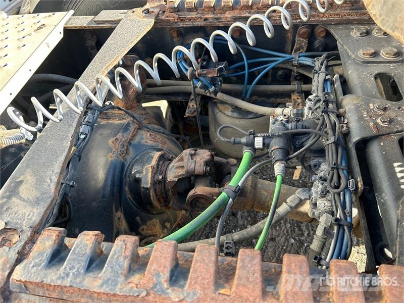 Western Star 5700XE SLP 6x4 T/A Sleeper Truck Tractor (Inoperab Trekkers