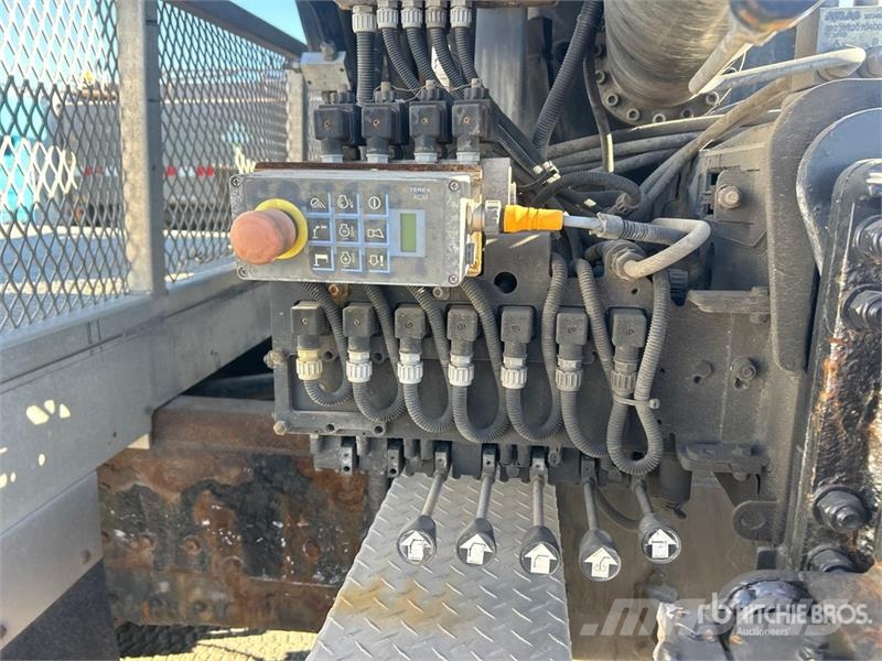 Western Star Atlas 332.3E 12313 lb Knuckle Boom on  Western Sta Автокрани