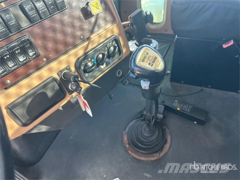Western Star Atlas 332.3E 12313 lb Knuckle Boom on  Western Sta Автокрани