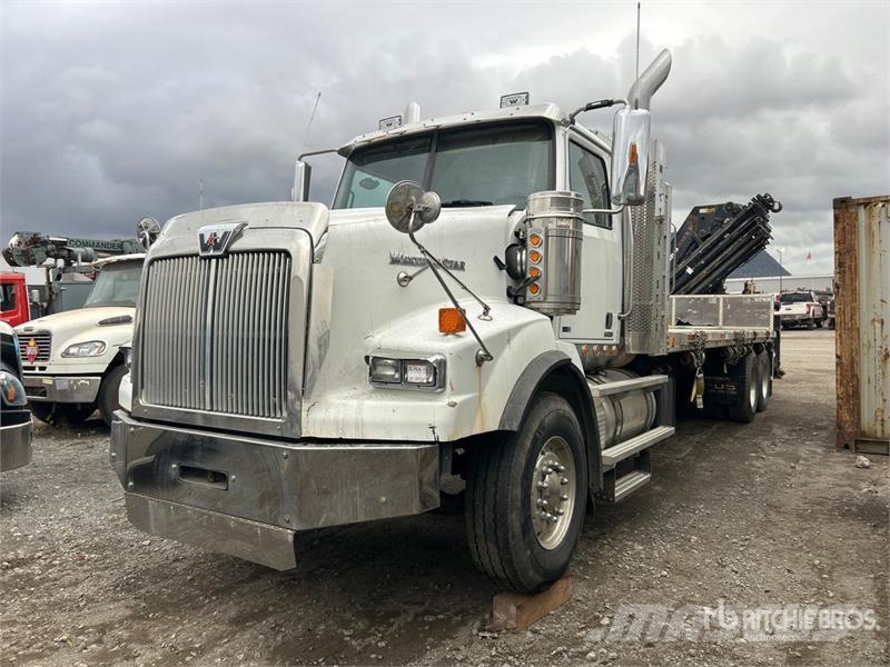 Western Star Atlas 332.3E 12313 lb Knuckle Boom on  Western Sta Camion plateau ridelle avec grue