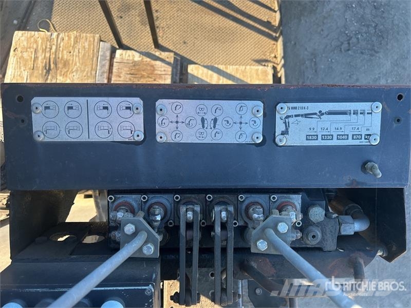 Western Star Hiab 210K-3 1880 kg Knuckle Boom on Western Star Autogru