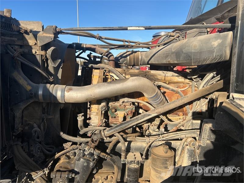 Western Star Hiab 210K-3 1880 kg Knuckle Boom on Western Star Autogru