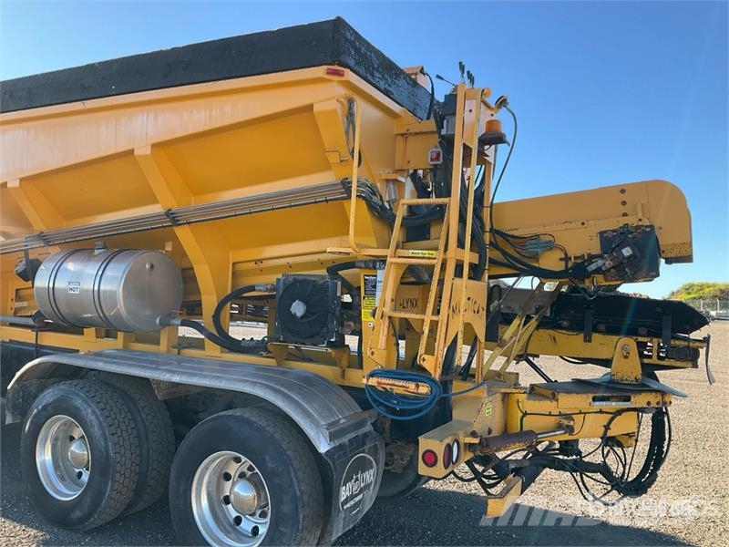 Western Star MC-21 on  Western Star 4900 8x4 Stone Spreader Tru Beton-maszyny do przerobu kamienia