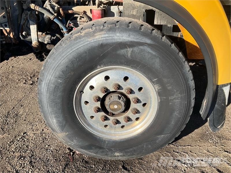 Western Star MC-21 on  Western Star 4900 8x4 Stone Spreader Tru Beton-maszyny do przerobu kamienia