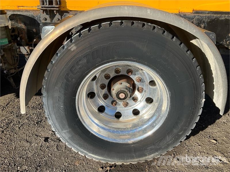 Western Star MC-21 on  Western Star 4900 8x4 Stone Spreader Tru Beton-maszyny do przerobu kamienia