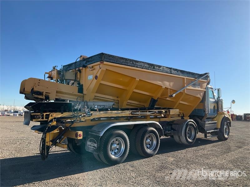 Western Star MC-21 on  Western Star 4900 8x4 Stone Spreader Tru Beton-maszyny do przerobu kamienia