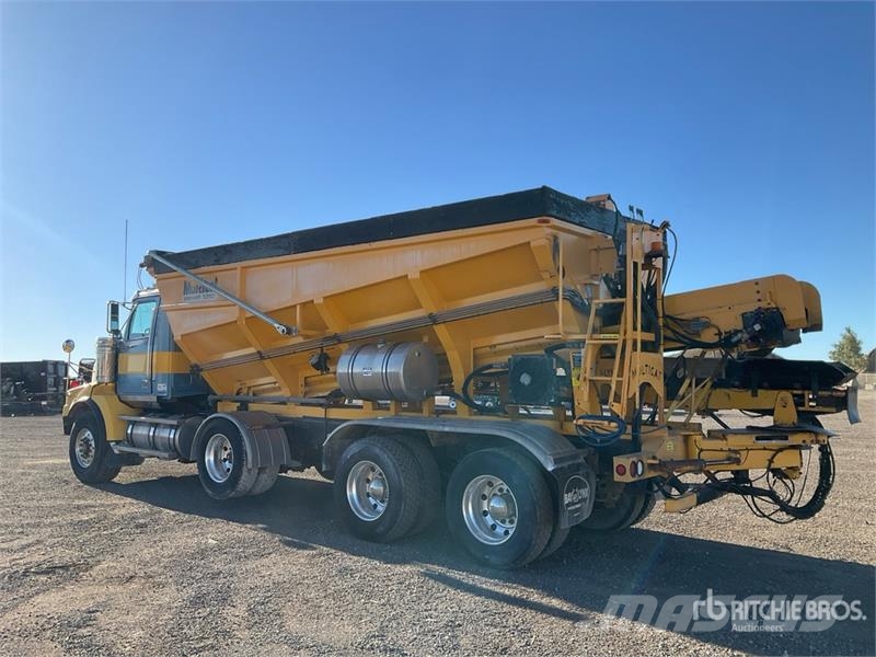 Western Star MC-21 on  Western Star 4900 8x4 Stone Spreader Tru Beton-maszyny do przerobu kamienia