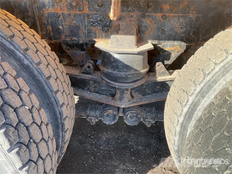Western Star MC-21 on  Western Star 4900 8x4 Stone Spreader Tru Beton-maszyny do przerobu kamienia