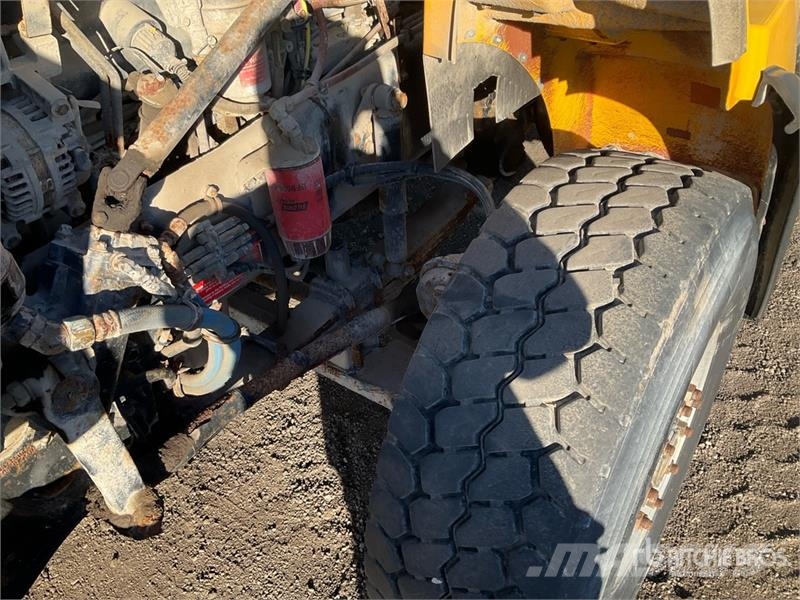 Western Star MC-21 on  Western Star 4900 8x4 Stone Spreader Tru Beton-maszyny do przerobu kamienia
