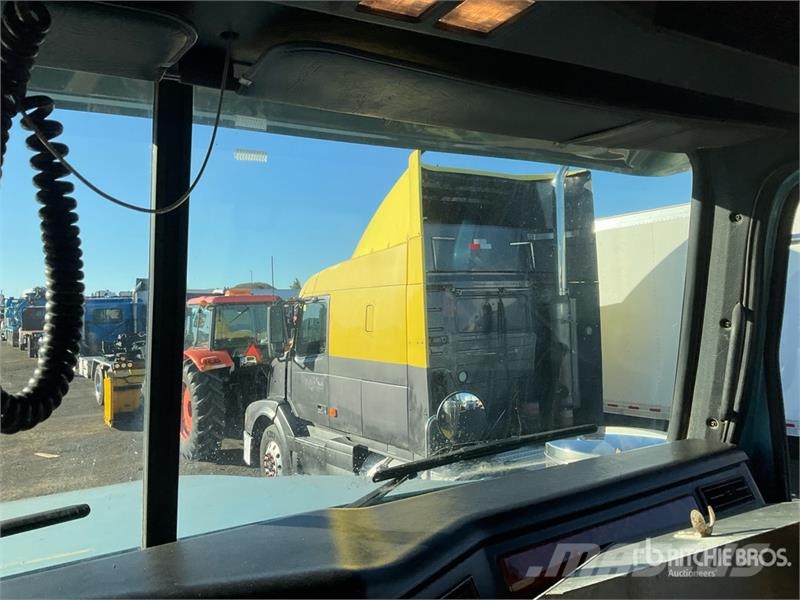 Western Star MC-21 on  Western Star 4900 8x4 Stone Spreader Tru Beton-maszyny do przerobu kamienia