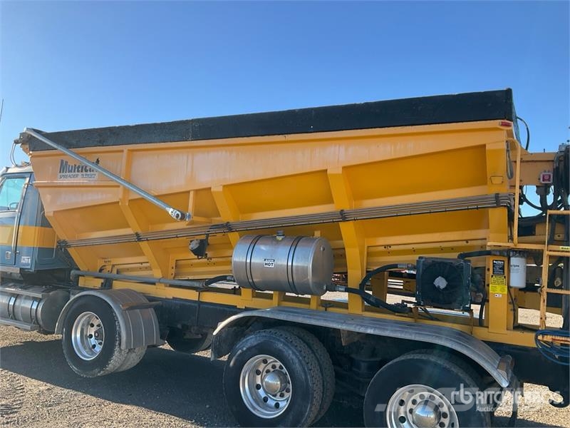 Western Star MC-21 on  Western Star 4900 8x4 Stone Spreader Tru Beton-maszyny do przerobu kamienia