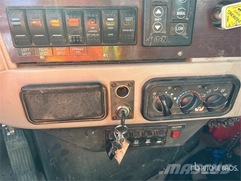 Western Star on Western Star 4800 10x6 Twin-Steer Vacuum Excav Slamsugere
