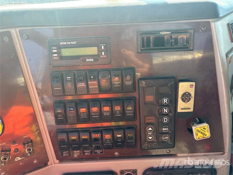 Western Star on Western Star 4800 10x6 Twin-Steer Vacuum Excav Slamsugere
