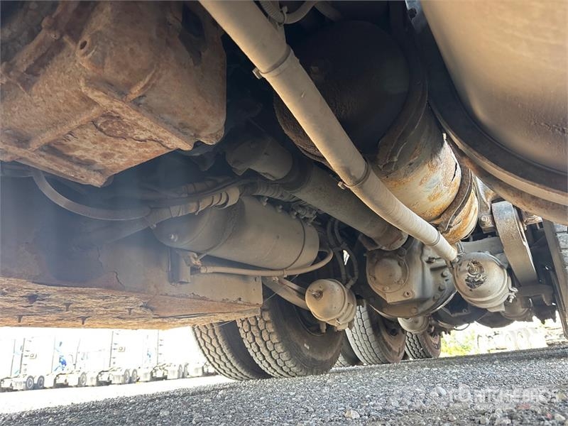 Western Star on Western Star 4800 10x6 Twin-Steer Vacuum Excav Slamsugere