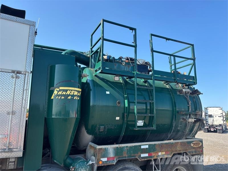 Western Star on Western Star 4800 10x6 Twin-Steer Vacuum Excav Slamsugere