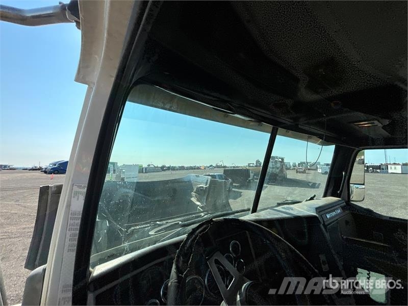 Western Star on Western Star 4800 10x6 Twin-Steer Vacuum Excav Slamsugere