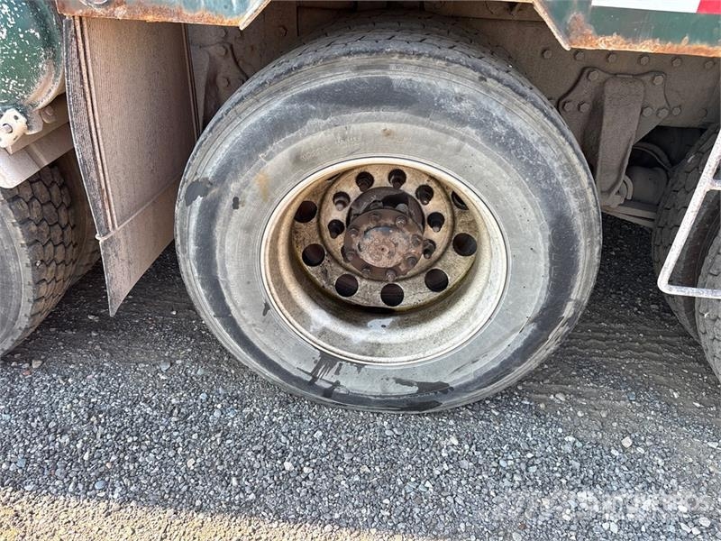 Western Star on Western Star 4800 10x6 Twin-Steer Vacuum Excav Slamsugere