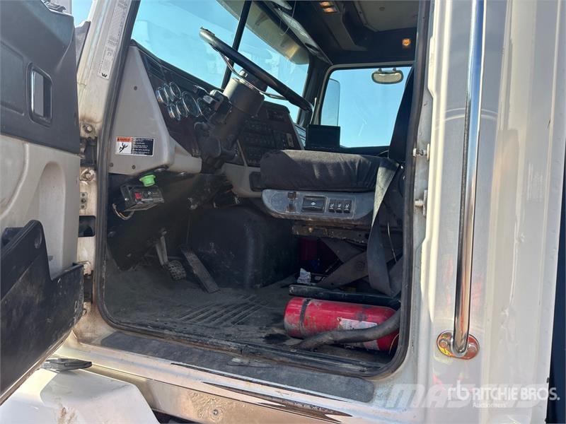 Western Star on Western Star 4800 10x6 Twin-Steer Vacuum Excav Slamsugere