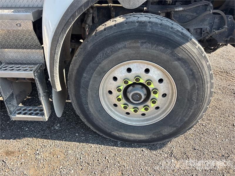 Western Star on Western Star 4800 10x6 Twin-Steer Vacuum Excav Slamsugere