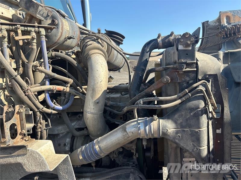 Western Star on Western Star 4800 10x6 Twin-Steer Vacuum Excav Slamsugere