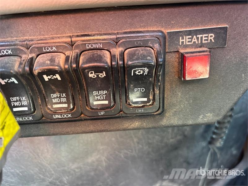 Western Star on Western Star 4800 10x6 Twin-Steer Vacuum Excav Slamsugere