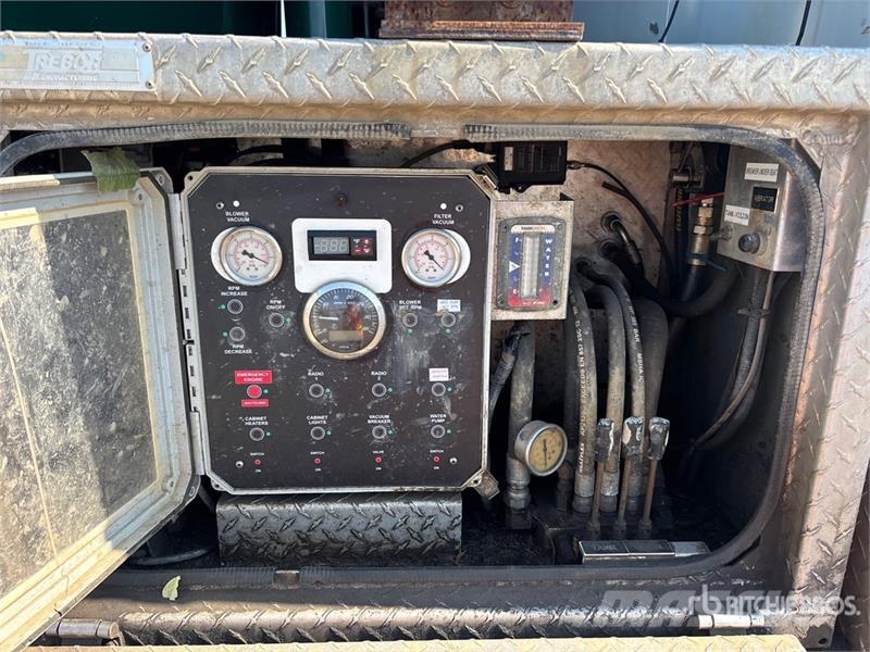 Western Star on Western Star 4800 10x6 Twin-Steer Vacuum Excav Slamsugere
