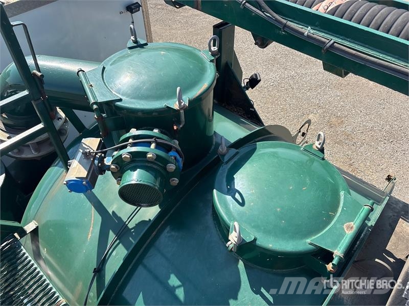 Western Star on Western Star 4800 10x6 Twin-Steer Vacuum Excav Slamsugere