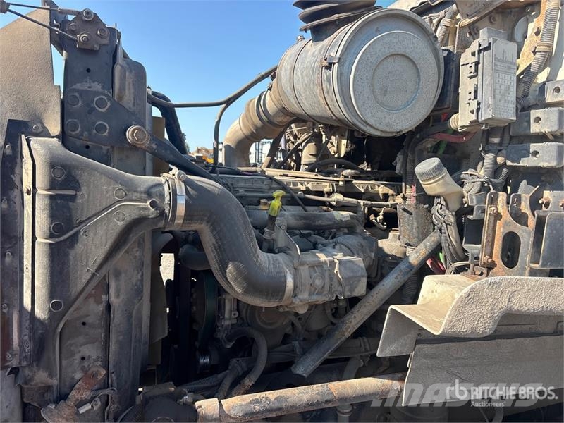 Western Star on Western Star 4800 10x6 Twin-Steer Vacuum Excav Slamsugere