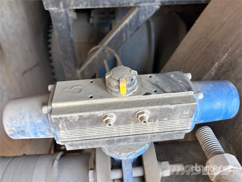 Western Star on Western Star 4800 10x6 Twin-Steer Vacuum Excav Slamsugere