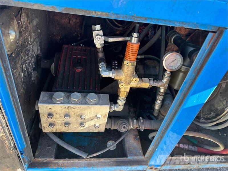Western Star PVPM-3000 on  Western Star 4700 8x6 Vacuum Excavat Комби / вакуум камиони
