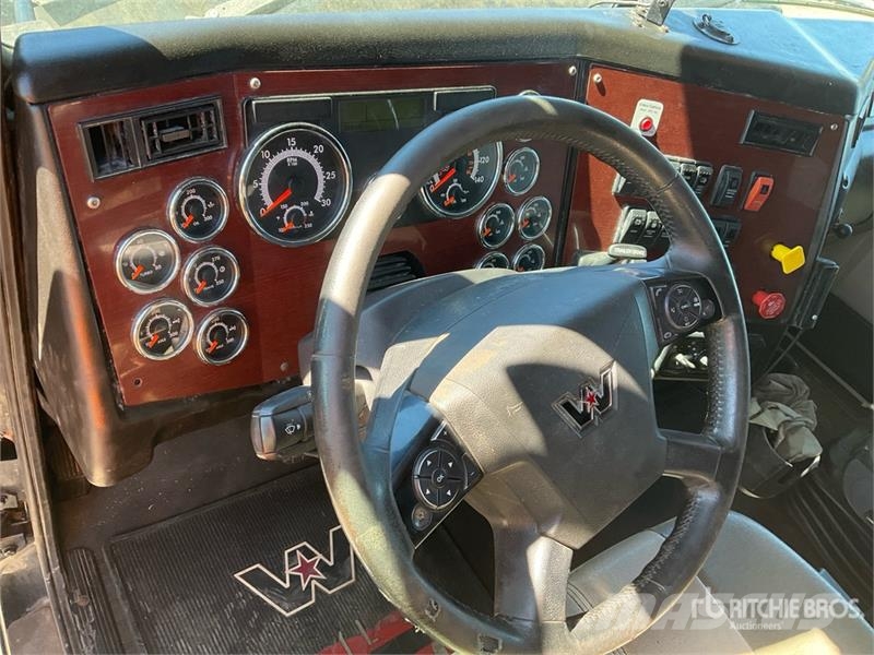 Western Star REBUILT 5700XE 6x4 T/A Sleeper Truck Tractor Влекачи