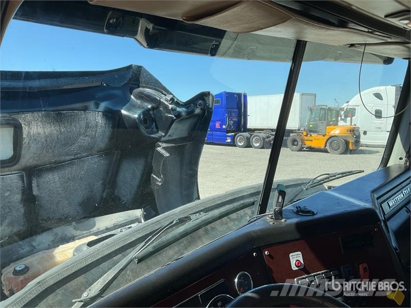 Western Star REBUILT 5700XE 6x4 T/A Sleeper Truck Tractor Влекачи