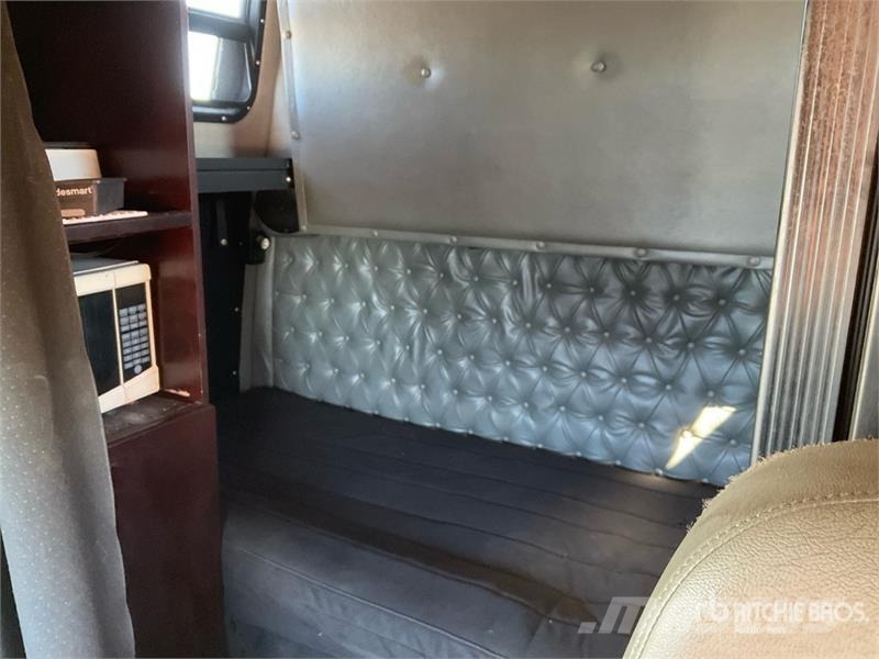 Western Star REBUILT 5700XE 6x4 T/A Sleeper Truck Tractor Влекачи