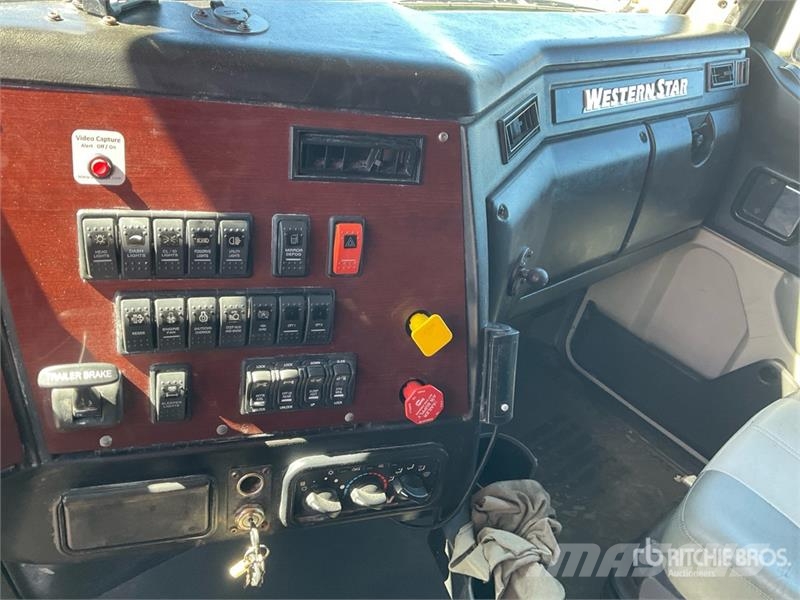 Western Star REBUILT 5700XE 6x4 T/A Sleeper Truck Tractor Влекачи