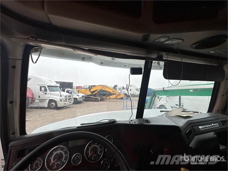 Western Star W5700XE 6x4 T/A Sleeper Truck Tractor Traktorske jedinice