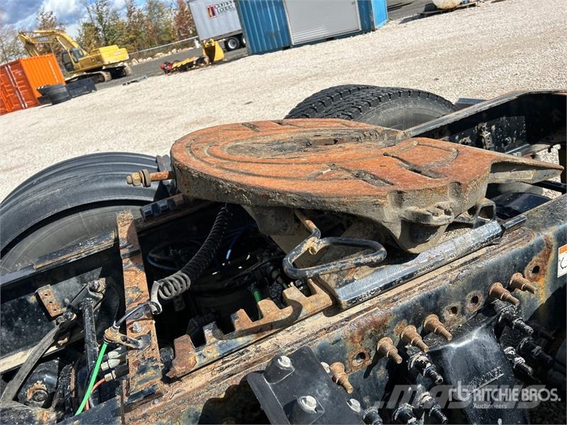 Western Star W5700XE 6x4 T/A Sleeper Truck Tractor Седельные тягачи